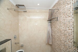 Superior Room | Bilik Mandi | Pancuran mandi, hulu semburan mandi hujan 