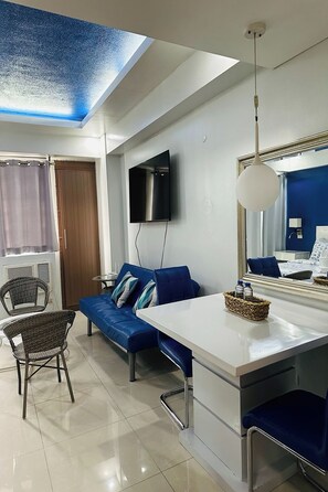 Desk, free WiFi, bed sheets - Del'S Condotel across NAIA Terminal 3 (Pasay)