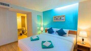 Minibar, escritorio, wifi gratis y ropa de cama