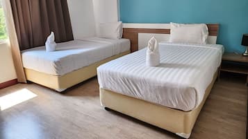 Habitación superior con 2 camas individuales | 1 habitación, minibar, escritorio y wifi gratis