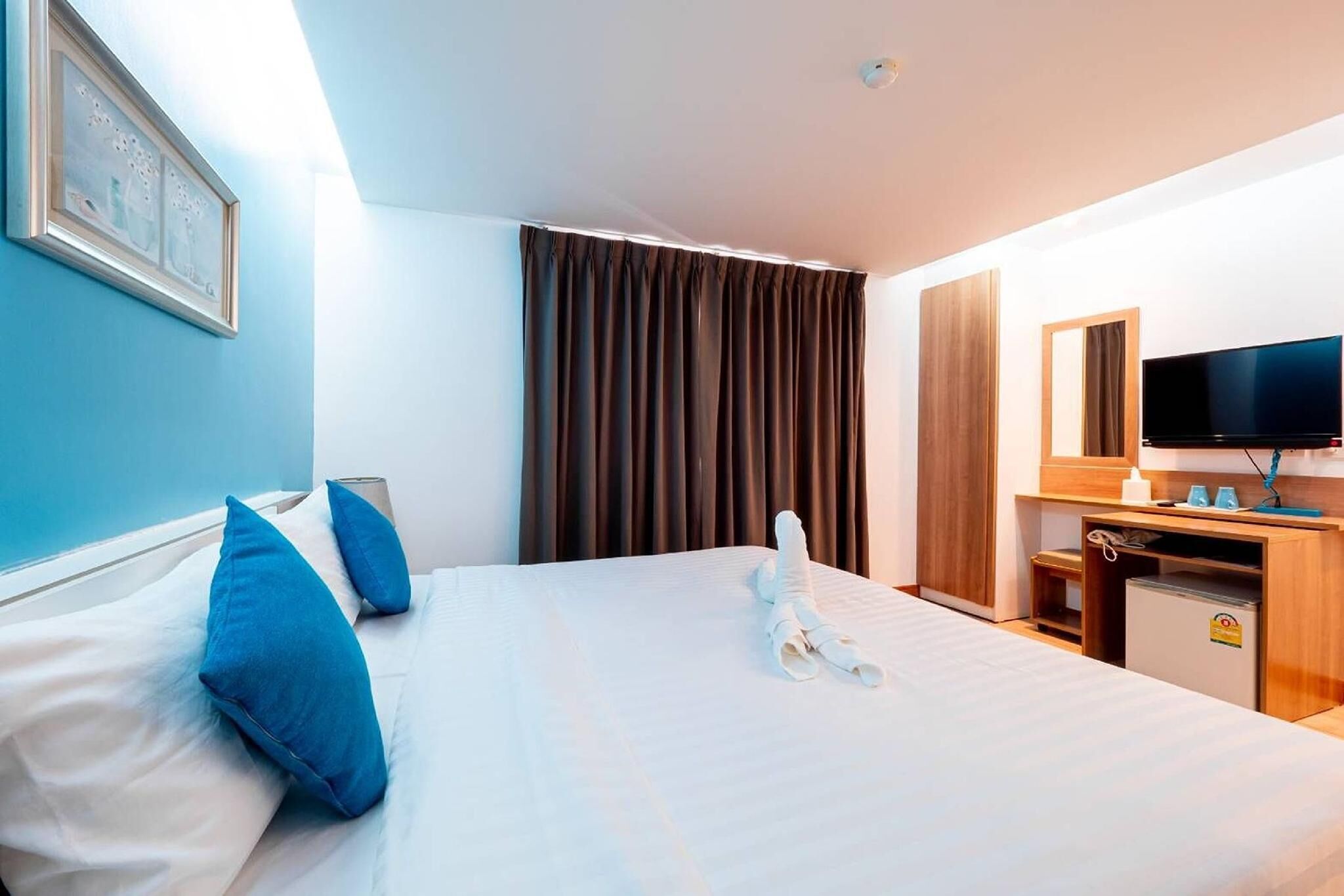 Deluxe Double Room | Minibar, desk, free WiFi, bed sheets