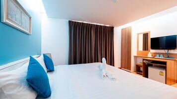 Deluxe Double Room | Minibar, desk, free WiFi, bed sheets