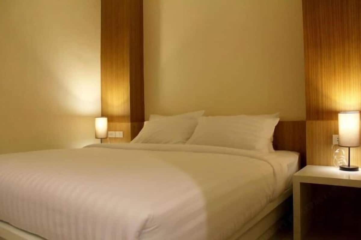 In-room safe, desk, soundproofing, iron/ironing board