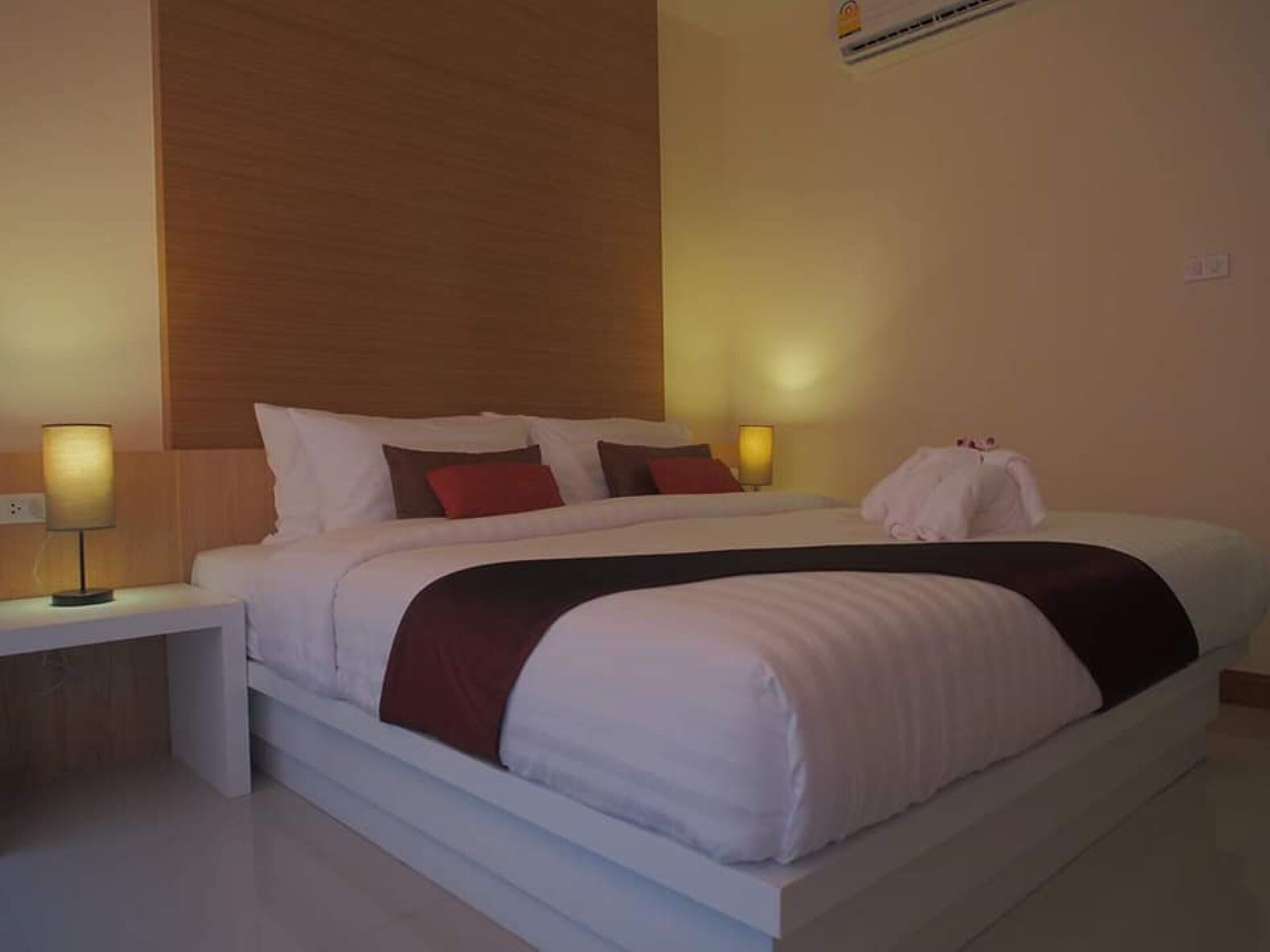 In-room safe, desk, soundproofing, iron/ironing board