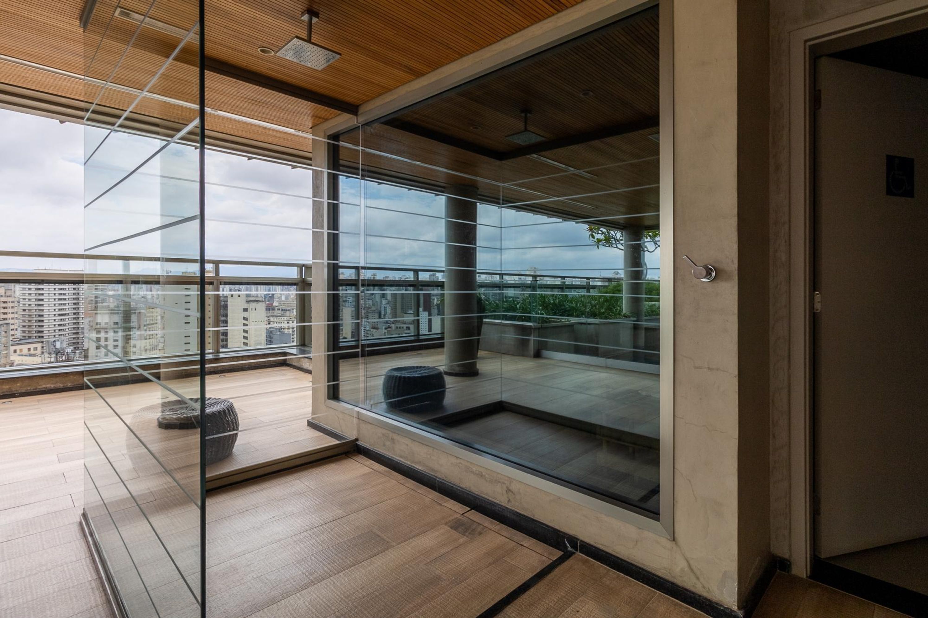 Estúdio | Ferros/tábuas de passar roupa, Wi-Fi