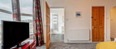 4 chambres, fer et planche à repasser, lit parapluie, Wi-Fi gratuit