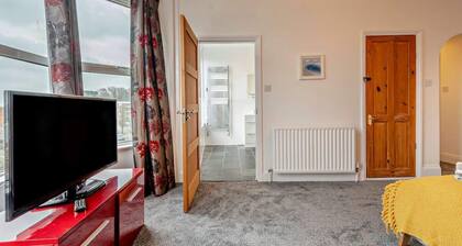 Dizzy Heights Spacious Swanage House Sleeps 10