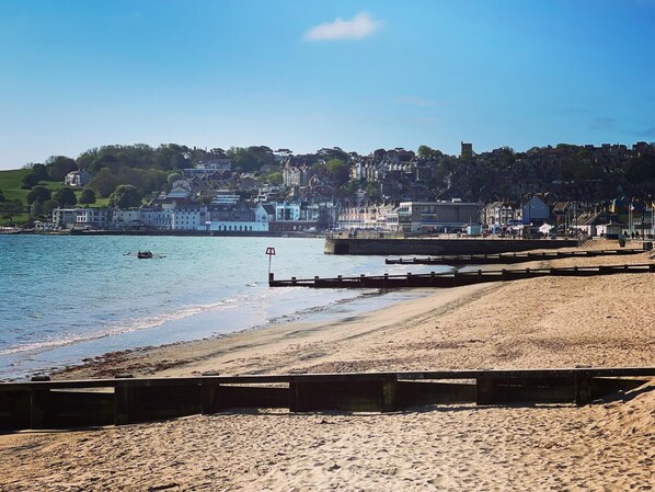 Beach - Dizzy Heights Spacious Swanage Townhouse & Views Sleeps 10 (Swanage)