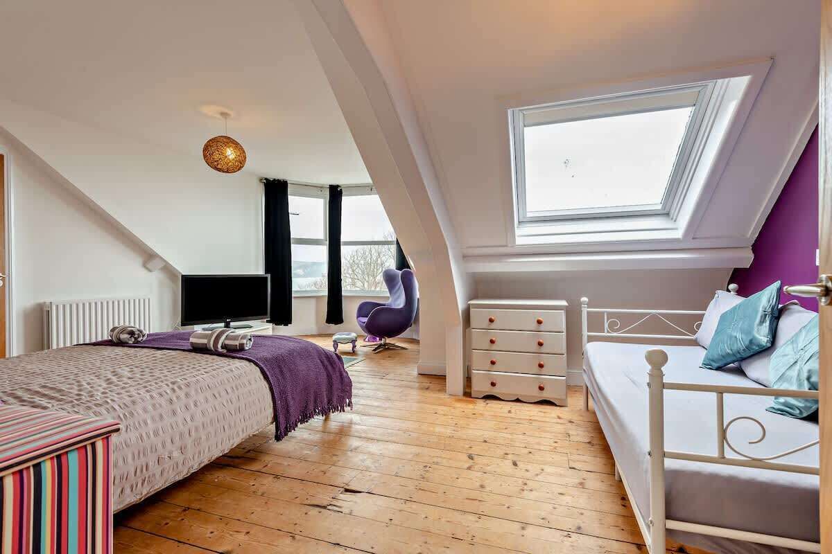 4 bedrooms, iron/ironing board, travel cot, free WiFi