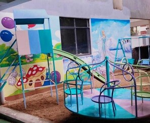 Children's area - a modern and homely 2-bedroom apartment at Kilimani with gym and kids playground (Nairobi)