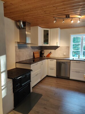 冰箱、微波炉、烤箱、炉灶