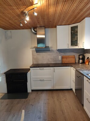 Fridge, microwave, oven, stovetop - Beautiful vacation home in the countryside (Sävsjö)