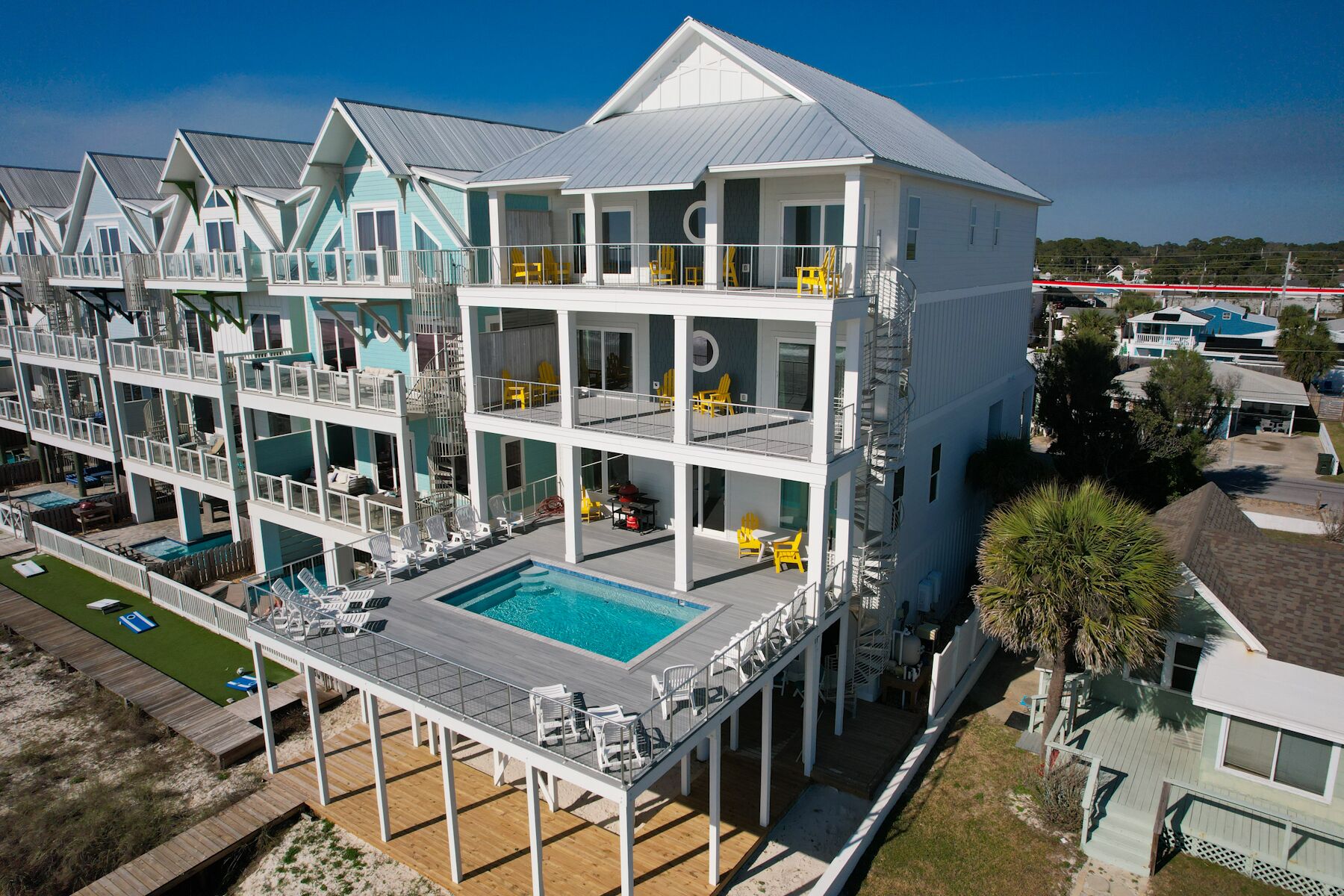 The Lazy Coconut! Brand New Beach Front 8BR Pool sleeps 24