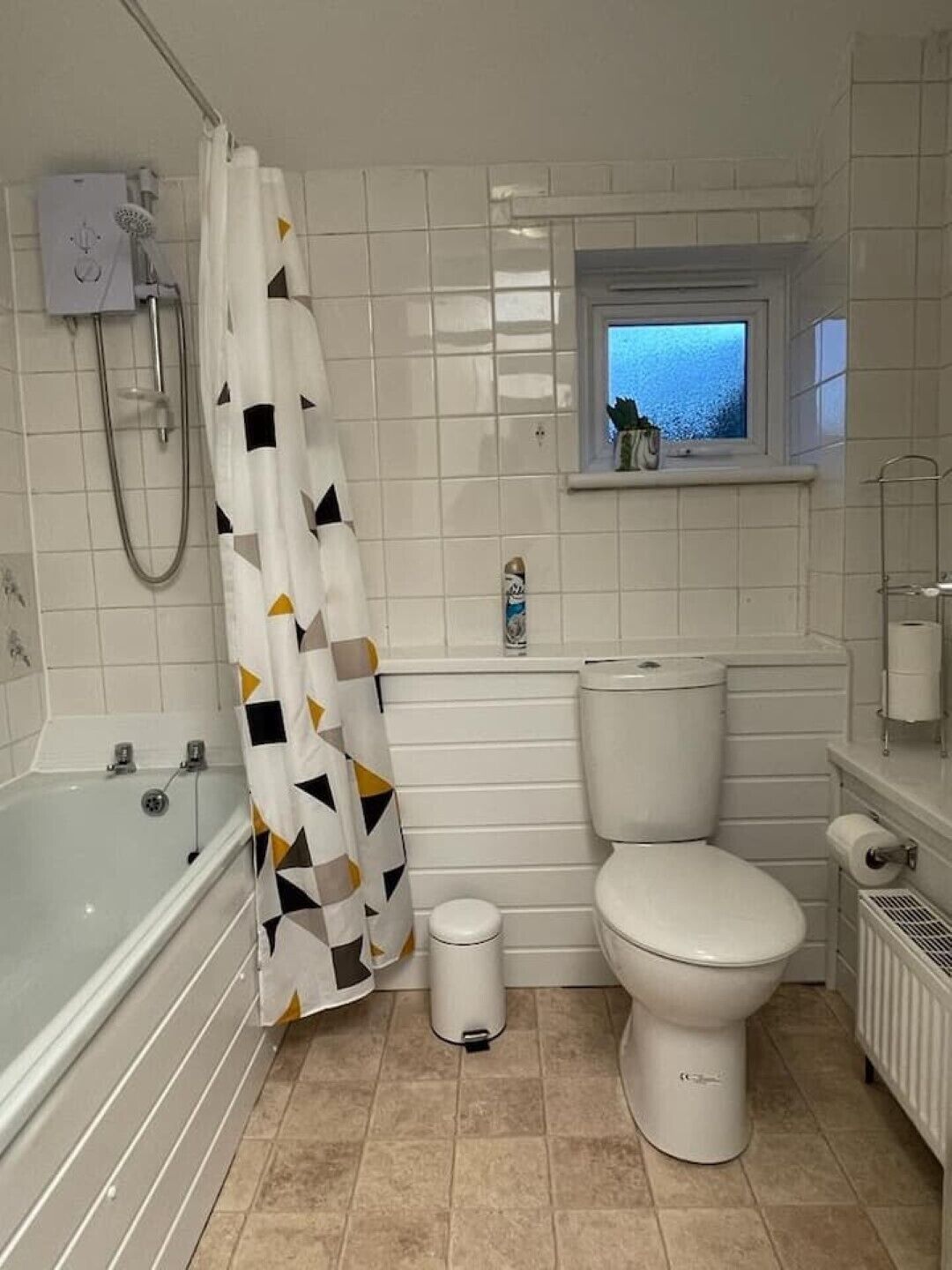 Combined shower/bathtub, hair dryer, towels, soap