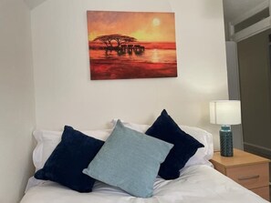 3 slaapkamers, een strijkplank/strijkijzer, gratis wifi, beddengoed
