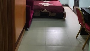 A room with a bed, a desk, and a chair. - Oak Valley Hotel & Event Center (Port Harcourt)