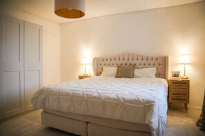 2 bedrooms, desk, free WiFi, bed sheets - Charming open-plan apartment in country house style | With sauna (Ramstein-Miesenbach)