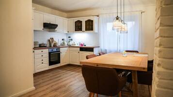 Kühlschrank, Ofen, Herdplatte, Geschirrspüler
