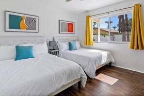 4 camere, una scrivania, ferro/asse da stiro, culla da viaggio