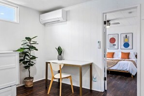 4 Schlafzimmer, Schreibtisch, Bügeleisen/Bügelbrett, Reisekinderbett