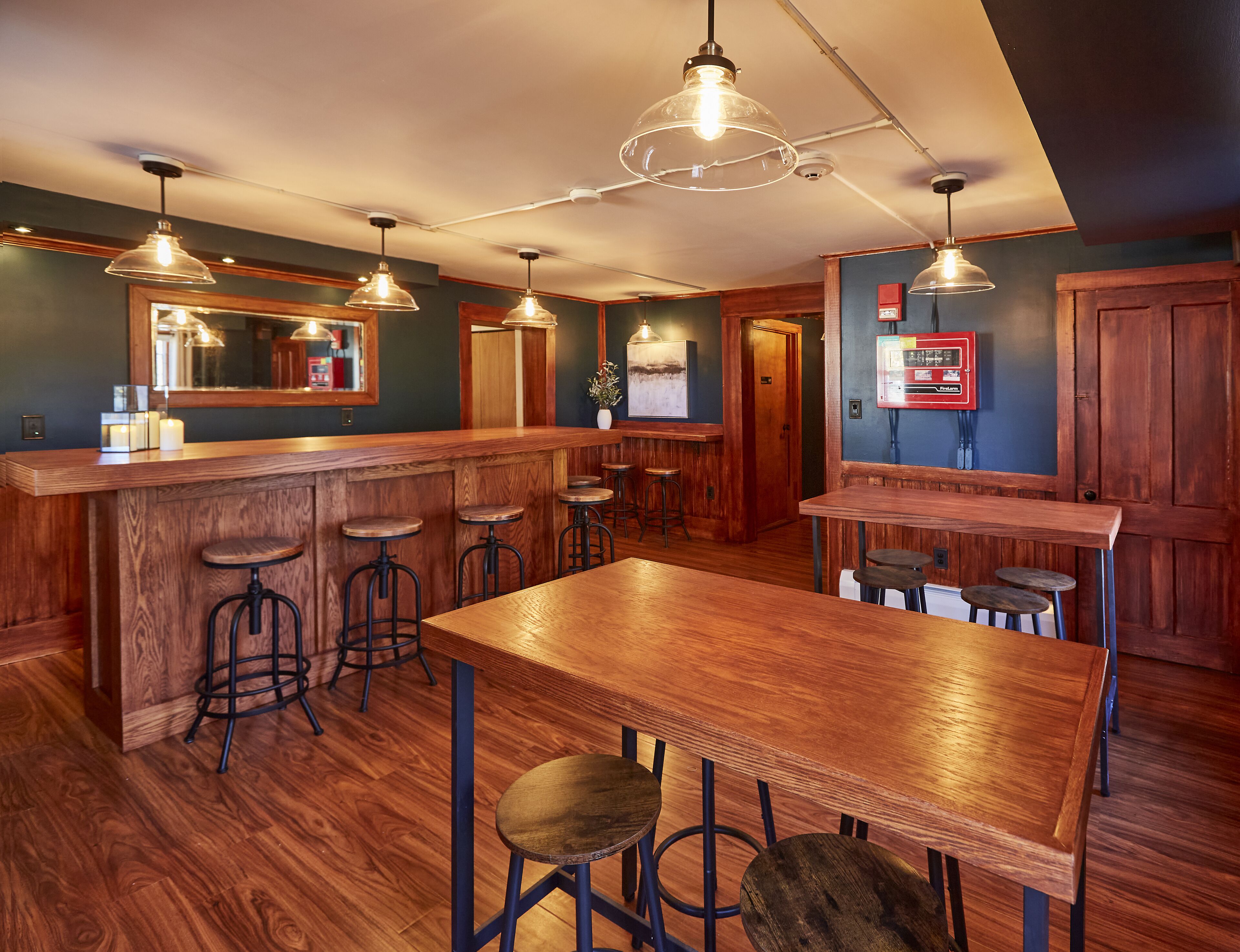 Historic Inn w/Bar Room, Hot Tub, 6 Bedrooms