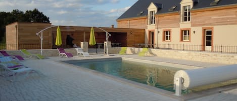 Outdoor pool, a heated pool