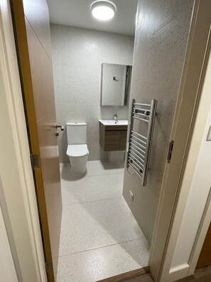Badekar, håndklæder, Sæbe, Toiletpapir