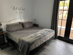 3 bedrooms, iron/ironing board, WiFi, bed sheets - 3 Bedroom Cottage with feel of being in nature. (Indian Trail)