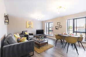 Apartment | Ruang tamu | 43 inci sebuah televisyen pintar dengan digital, TV, Netflix