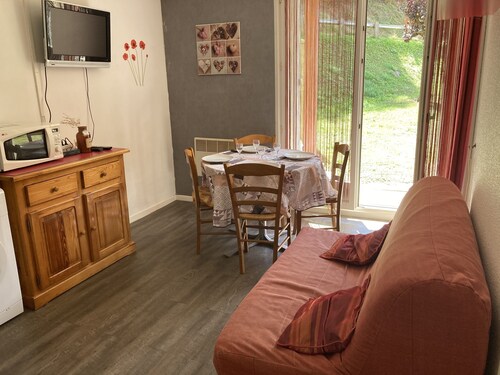 Quiet, bright apartment 250m from the town center!