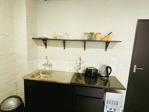 Interior - Virbrant, Maboneng apartment - in the art district (Johannesburg)