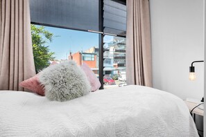 5 bedrooms, desk, free WiFi - Melbourne-City views. 4/5bedrooms.2bathrooms. Free tram zone (West Melbourne)