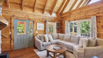 Älytelevisio, takka, pöytäjalkapallopöytä