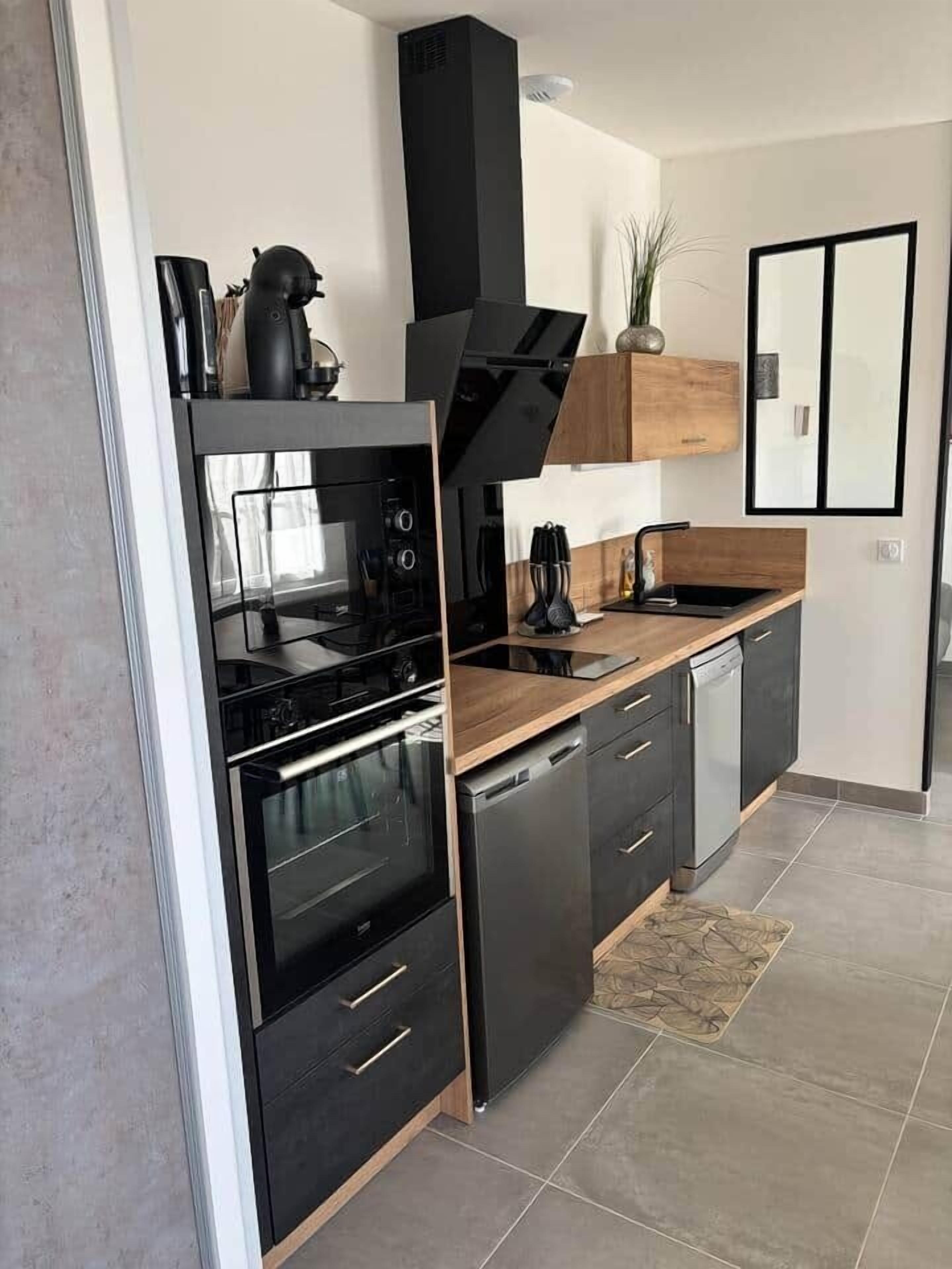 Réfrigérateur, micro-ondes, four, lave-vaisselle