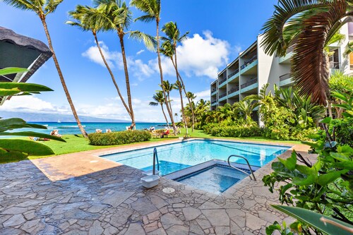 Upgraded beachside condo with ground floor access