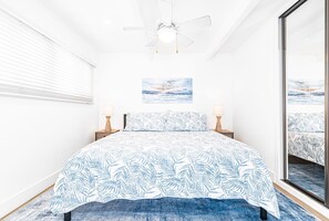 2 bedrooms, free WiFi, bed sheets - Back Cottage One House from the Beach | Super Central - No Car Needed! (Newport Beach)