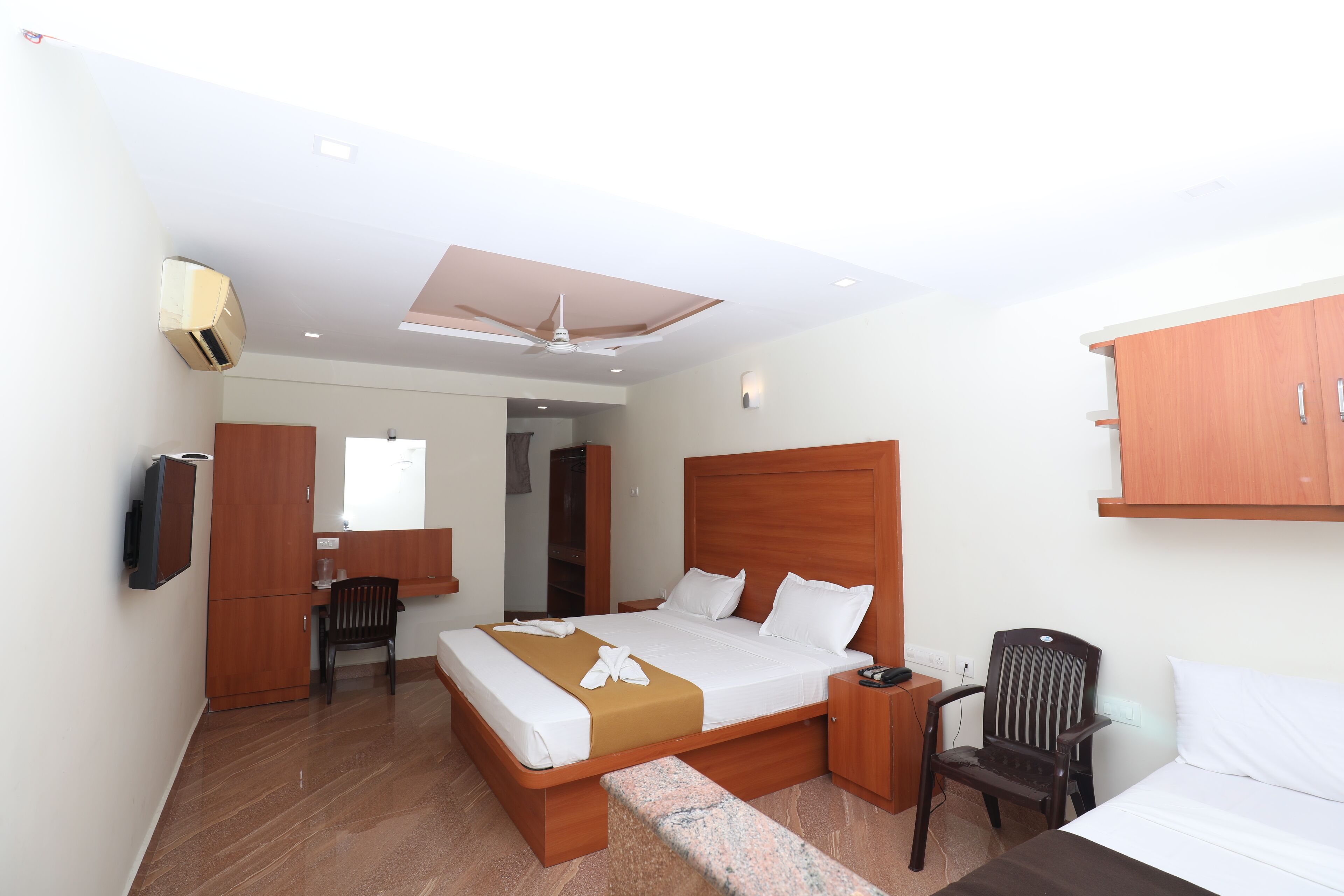 family room | free wifi, bed sheets