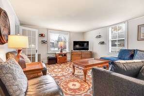 TV - Bethel Village Retreat | 3 Bed, 2 Bath (Bethel)