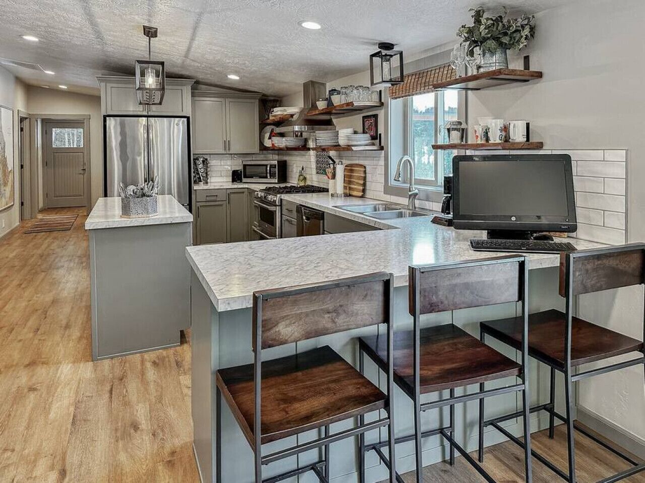 Refrigerador, microondas, horno y parrilla de estufa 