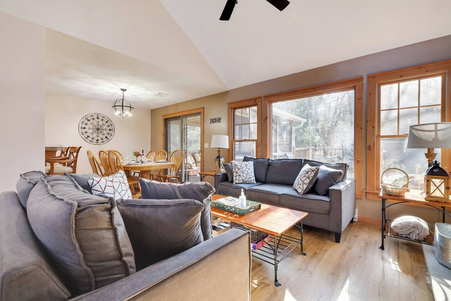 TV connectée, cheminée, jeux vidéo