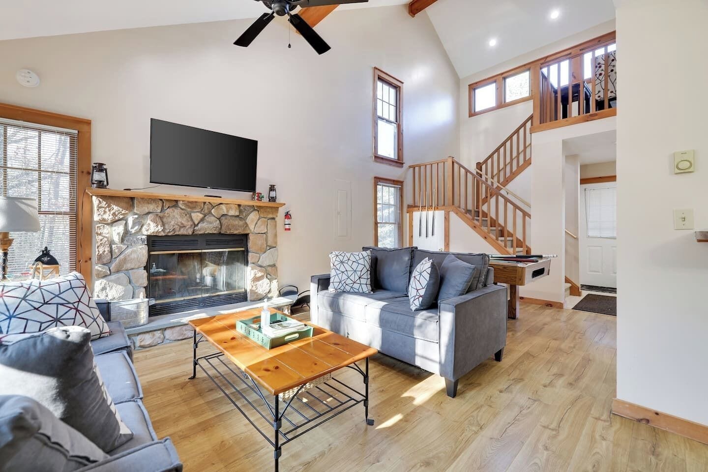 TV connectée, cheminée, jeux vidéo