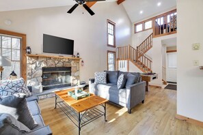 TV connectée, cheminée, jeux vidéo