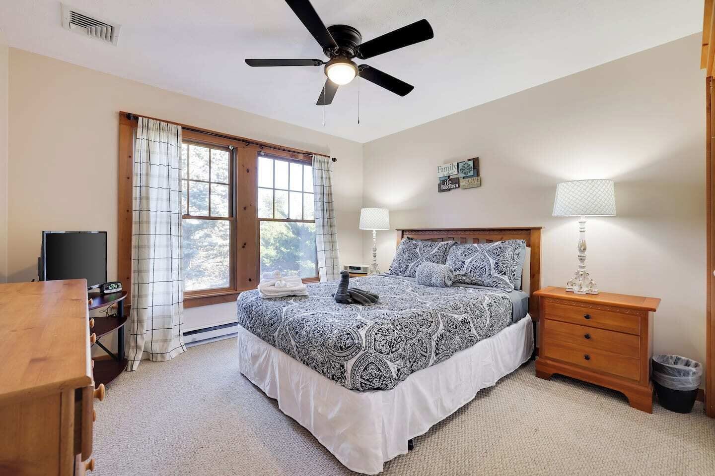 3 soverom, strykejern/-brett og reiseseng for barn