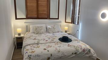 2 slaapkamers, een strijkplank/strijkijzer, gratis wifi, beddengoed