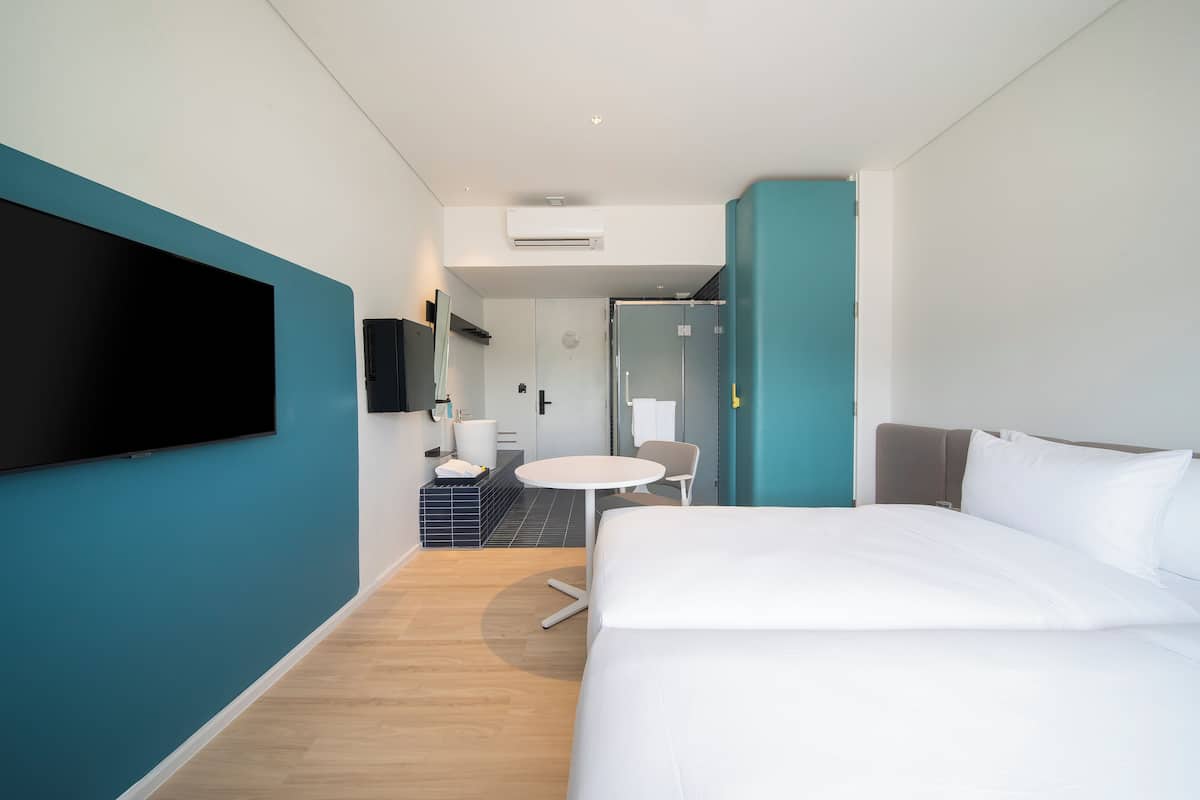 Desk, laptop workspace, soundproofing, free WiFi