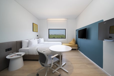 Standard Twin Room | Desk, laptop workspace, soundproofing, free WiFi