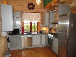 Kühlschrank, Mikrowelle, Ofen, Geschirrspüler