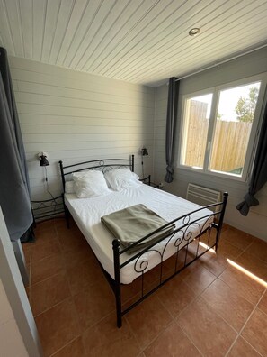 3 chambres, fer et planche à repasser, Wi-Fi gratuit, draps fournis