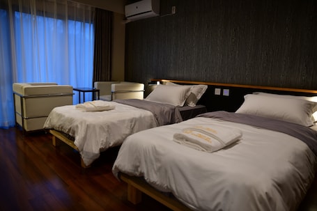 Caja de seguridad en la habitación, wifi gratis y ropa de cama