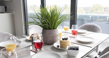 Elliot Oliver - Stunning 3 Bedroom Penthouse With Large Terrace And Parking